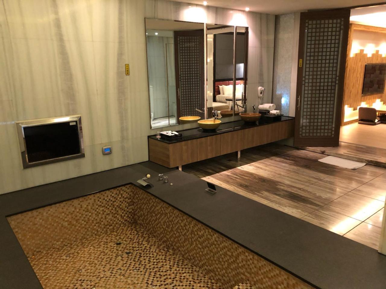 Idee Spa Motel Yangmei Exteriör bild