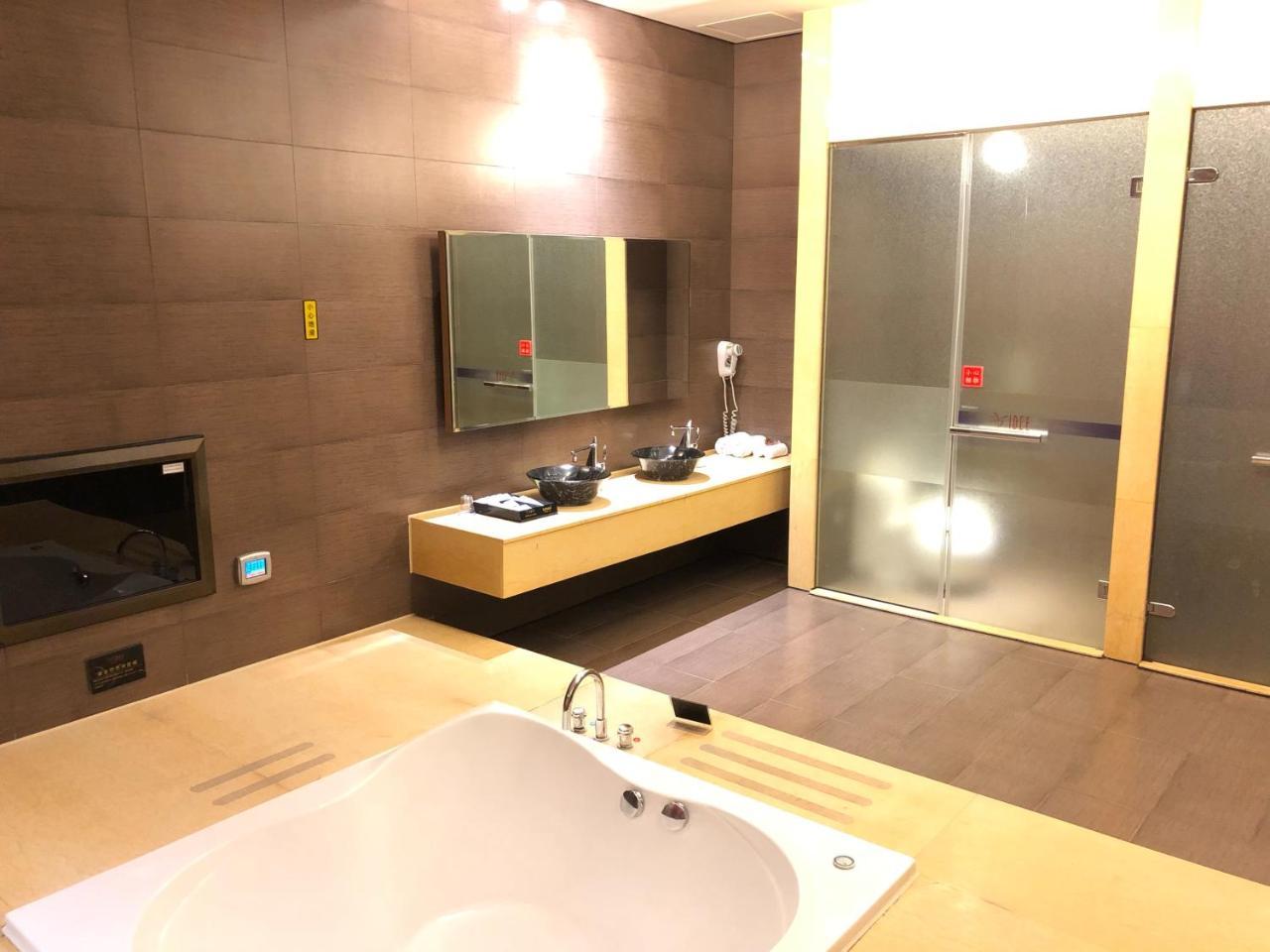 Idee Spa Motel Yangmei Exteriör bild