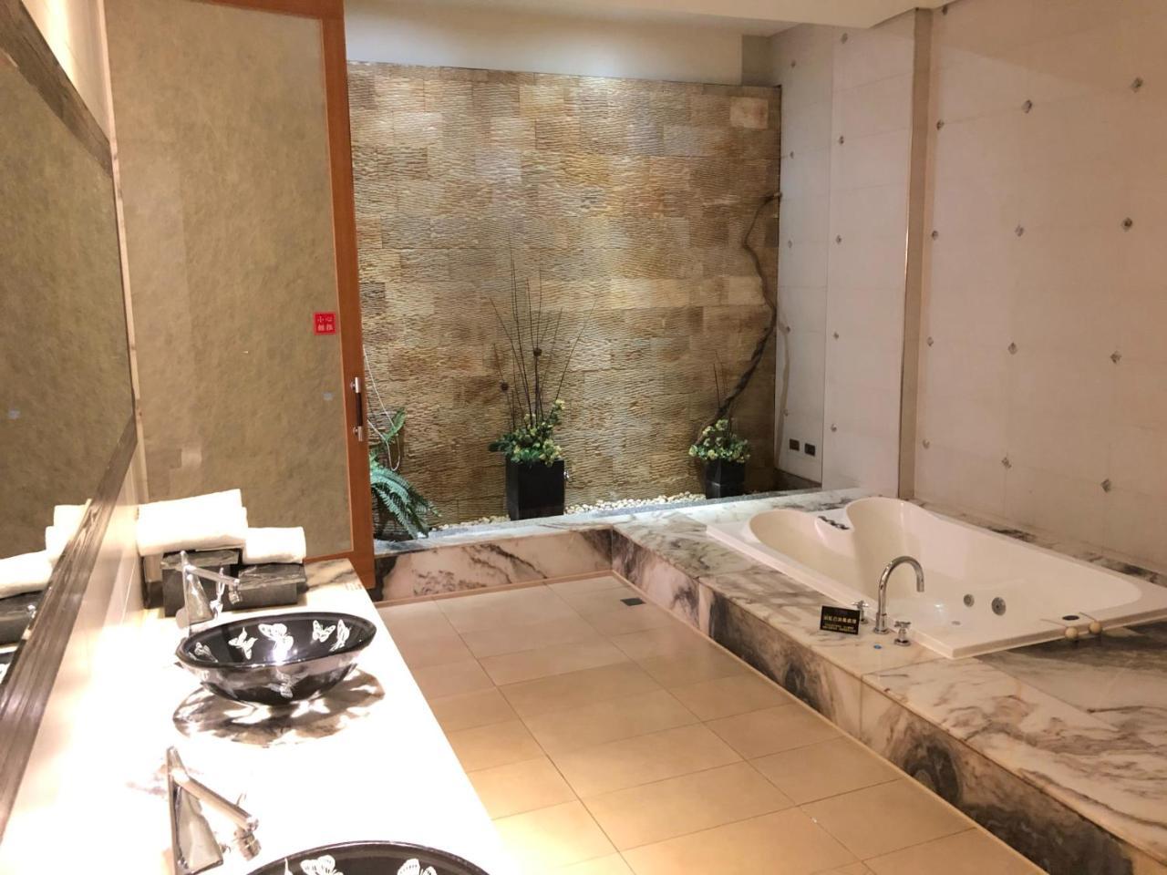 Idee Spa Motel Yangmei Exteriör bild